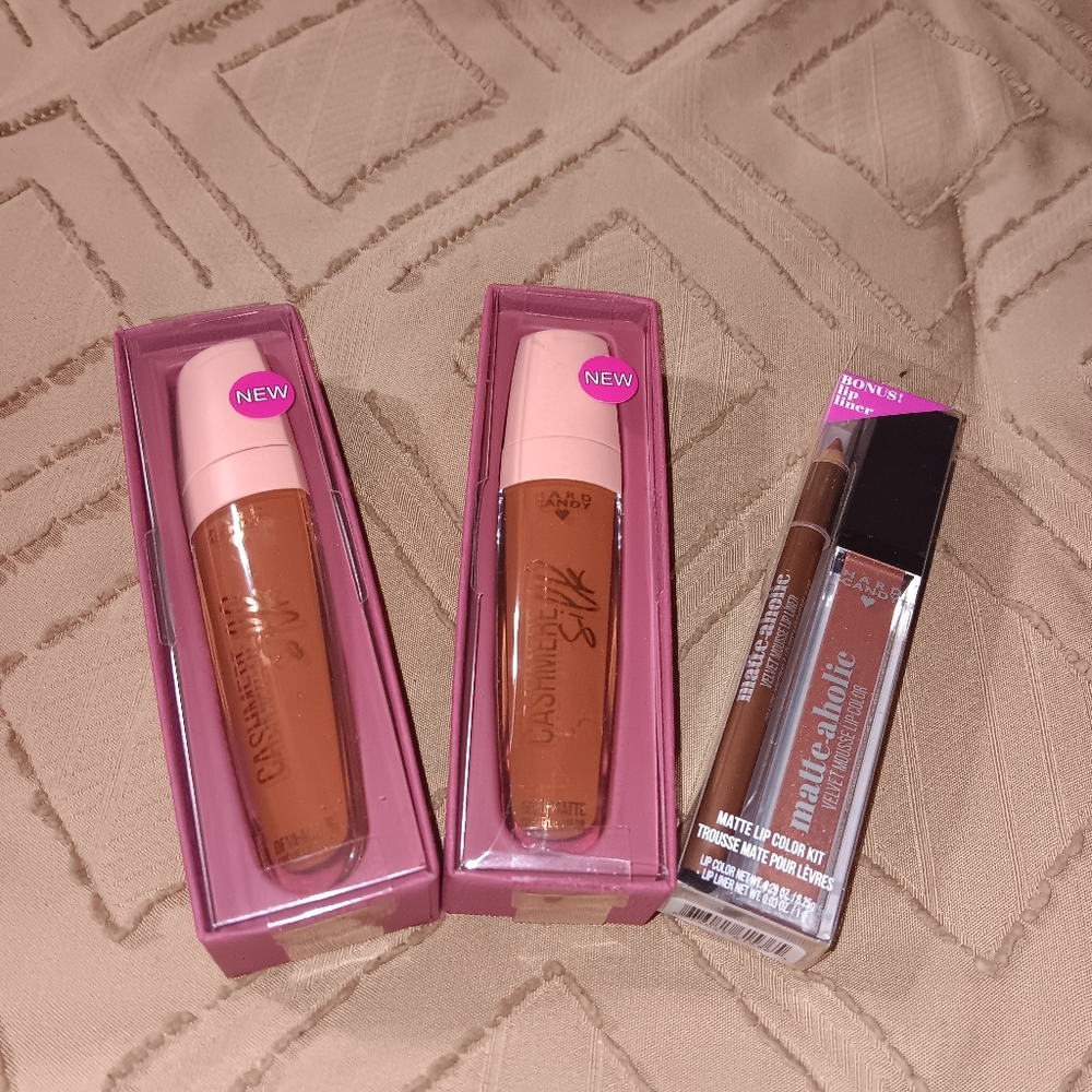 Hard Candy Cashmere Silk 1320 & Matte-Aholic Lip Color 1536